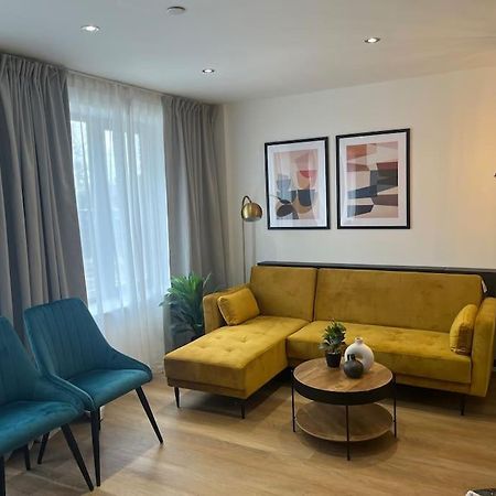 Cute One Bed Apartment - Old Trafford Манчестър Екстериор снимка