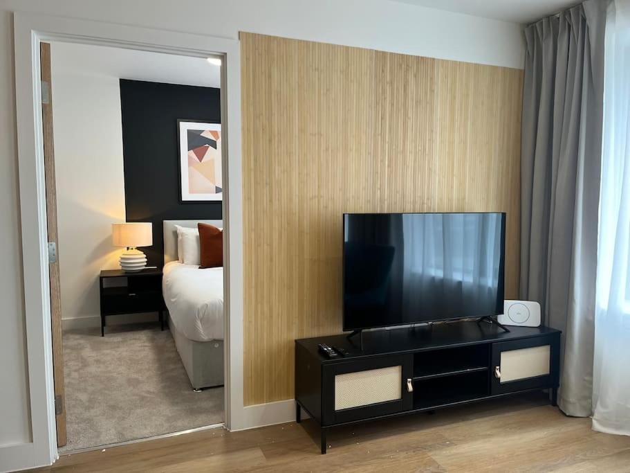 Cute One Bed Apartment - Old Trafford Манчестър Екстериор снимка