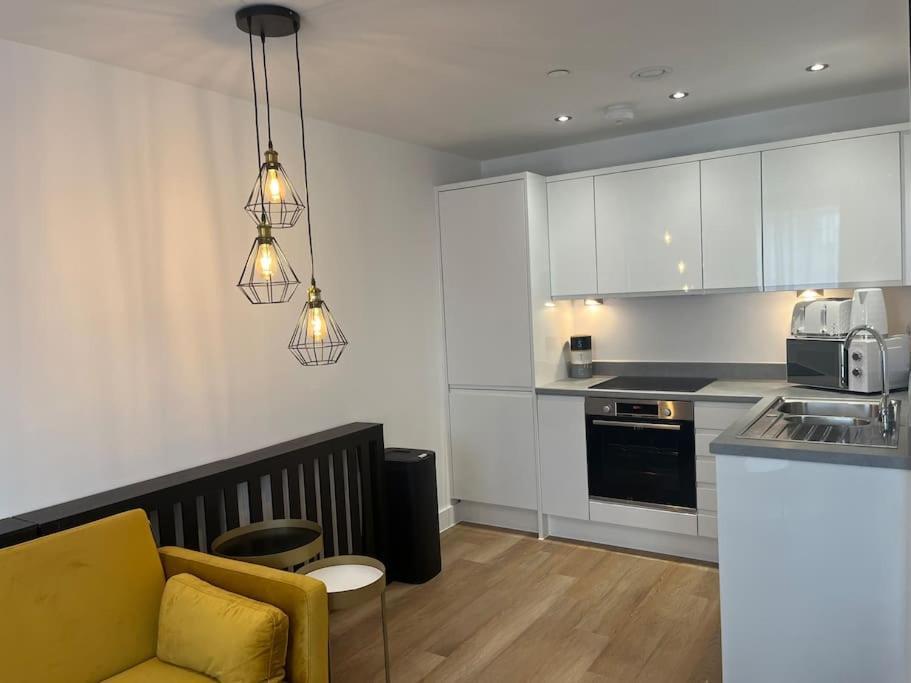Cute One Bed Apartment - Old Trafford Манчестър Екстериор снимка