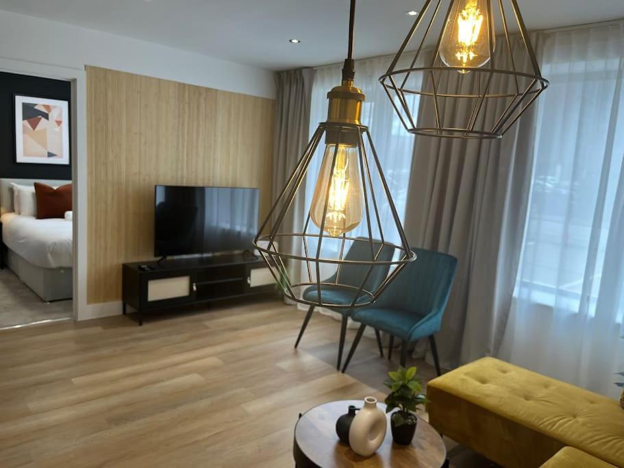 Cute One Bed Apartment - Old Trafford Манчестър Екстериор снимка
